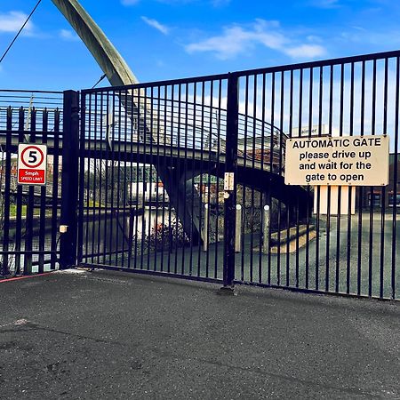 Luxury Waterfront Property With Free Parking Κόβεντρι Εξωτερικό φωτογραφία