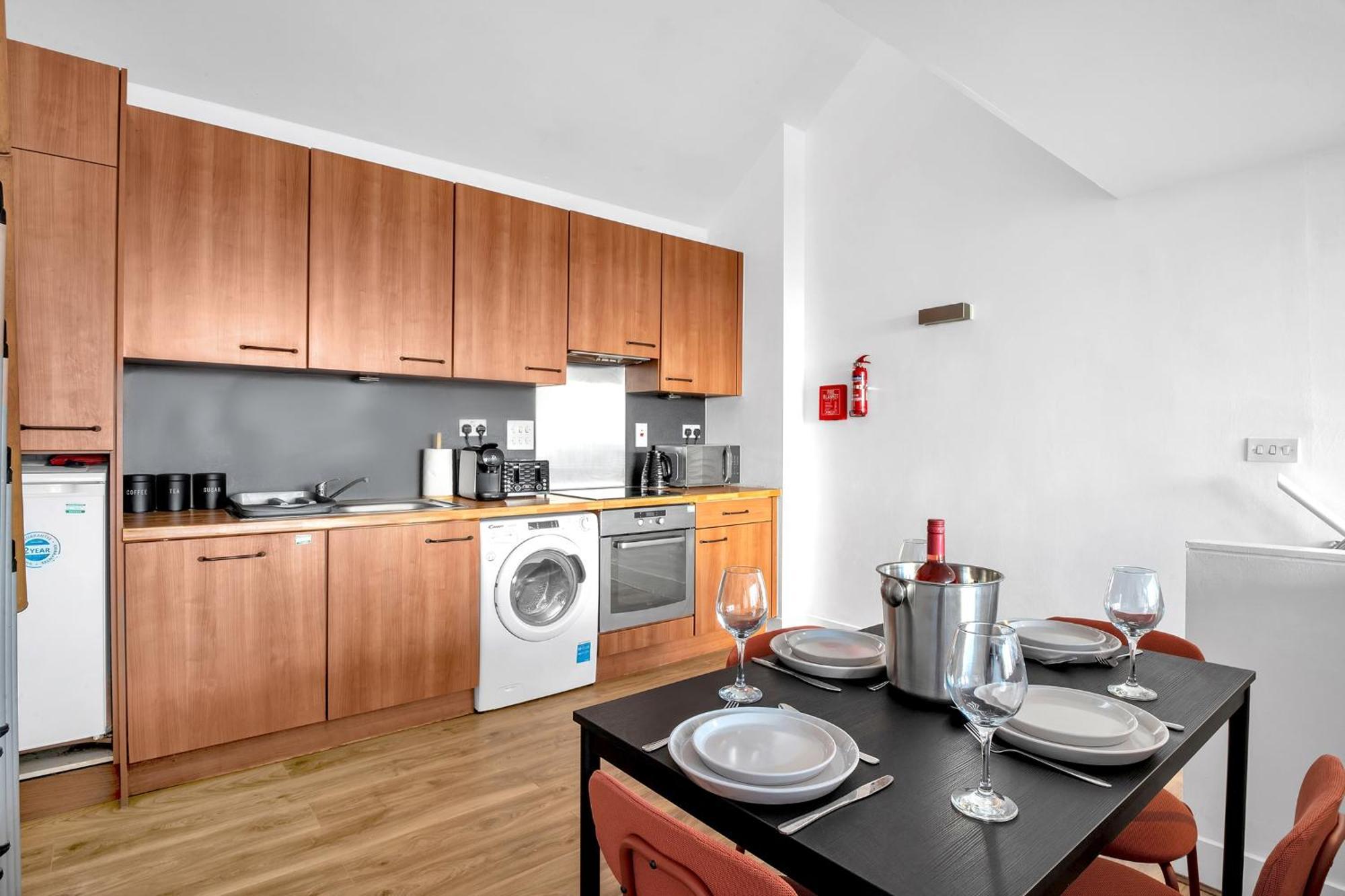 Luxury Waterfront Property With Free Parking Κόβεντρι Εξωτερικό φωτογραφία