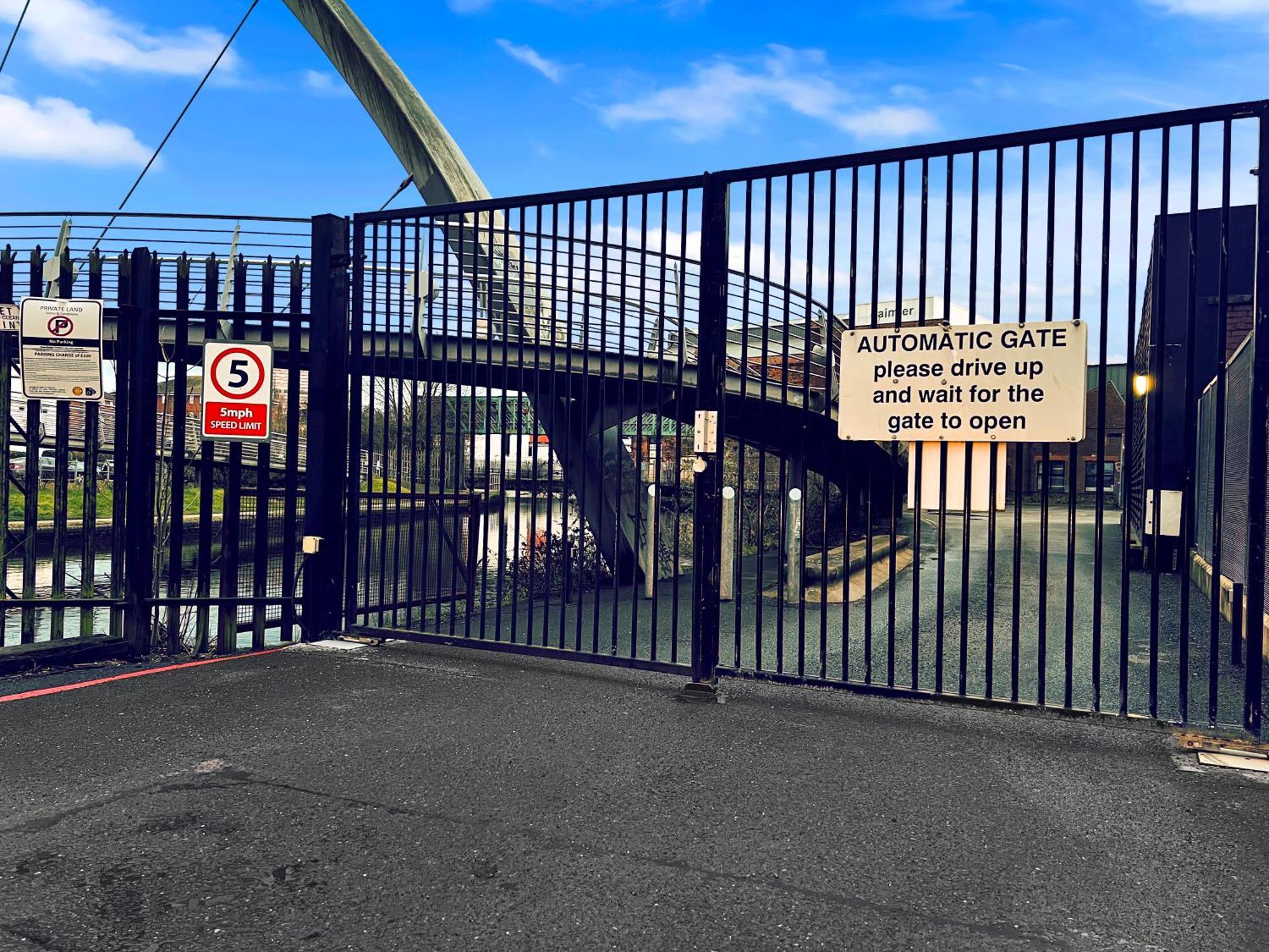 Luxury Waterfront Property With Free Parking Κόβεντρι Εξωτερικό φωτογραφία